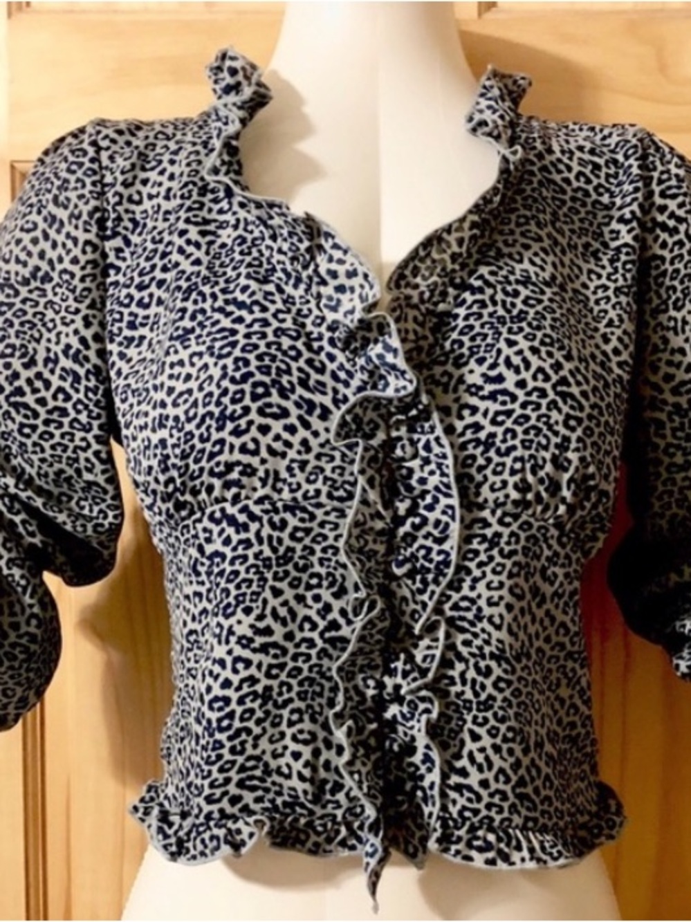 ❤️… Leopard-Print Ruffle Button-Front Women’s Top - Picture 5 of 5